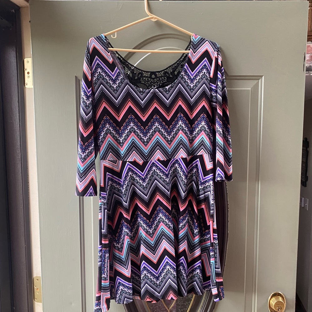 Fun pattern fall dress! Great with boots! size is XL but fits like a lar…
